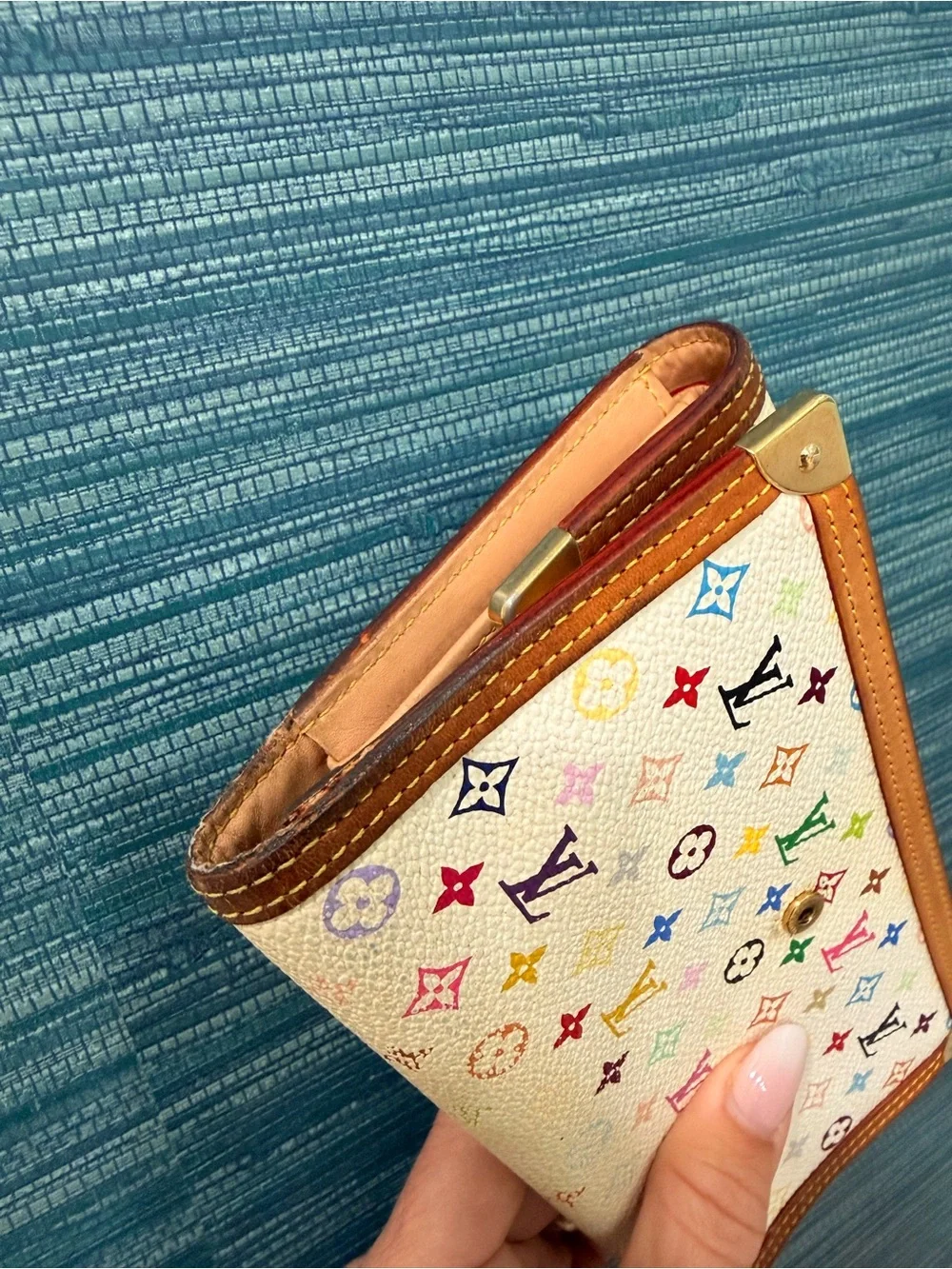 Louis Vuitton w/COA
Monogram Multicolore
International Wallet - Picture 10 of 16